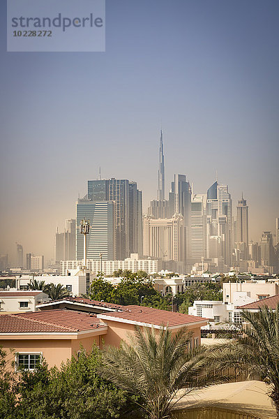 Vereinigte Arabische Emirate  Dubai  Skyline von Downtown Dubai im leichten Sandsturm