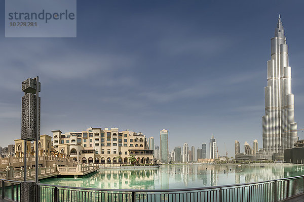 Vereinigte Arabische Emirate  Dubai  Burj Khalifa  Burj Khalifa Lake und Souk Al Bahar