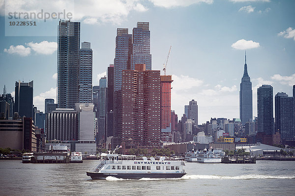 USA  New York City  Blick auf Manhattan Skyline und Hudson River