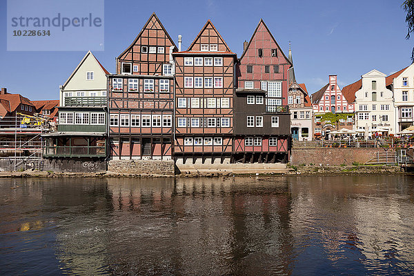 Deutschland  Lüneburg  Fachwerk- und Giebelhäuser am Fluss Ilmenau