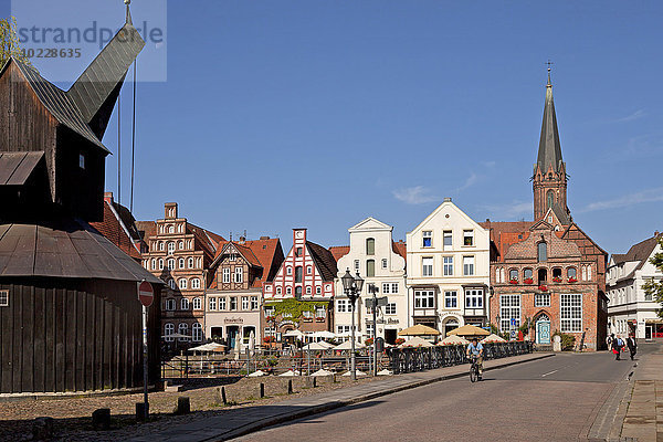 Deutschland  Lüneburg  Stint Market und Laufradkran