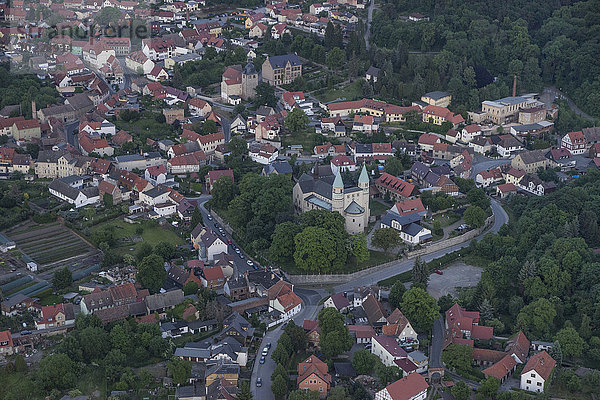 Deutschland  Luftaufnahme von Gernrode mit Stiftskirche St. Cyriakus am Abend