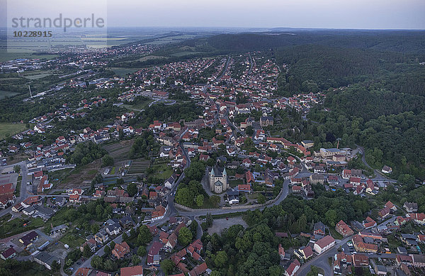 Deutschland  Luftaufnahme von Gernrode mit Stiftskirche St. Cyriakus am Abend