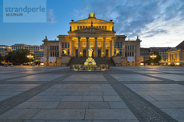 Deutschland  Berlin  Blick zum Konzerthaus am Gendarmenmarkt