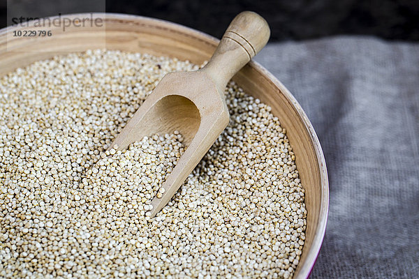 Schale mit Bio-Quinoa