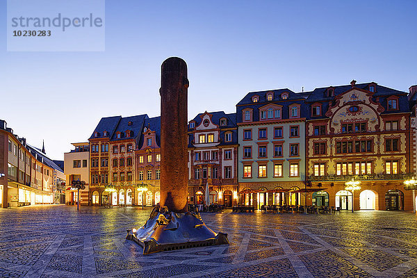 Deutschland  Mainz  Blick auf die Heunensäule am Marktplatz