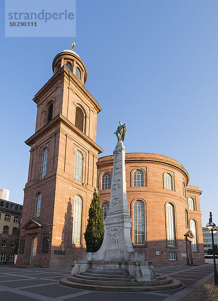 Deutschland  Hessen  Frankfurt  Paulusplatz  Einheitsdenkmal und Pauluskirche