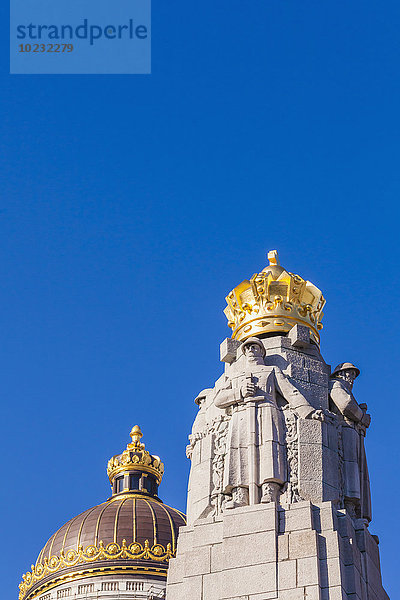 Belgien  Brüssel  Justizpalast  Kuppel  Monument a la Gloire de l'infanterie im Vordergrund