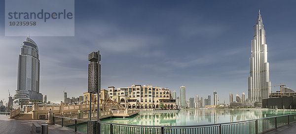 Vereinigte Arabische Emirate  Dubai  Panoramablick auf Burj Khalifa  Burj Khalifa Lake  Souk Al Bahar und The Adress