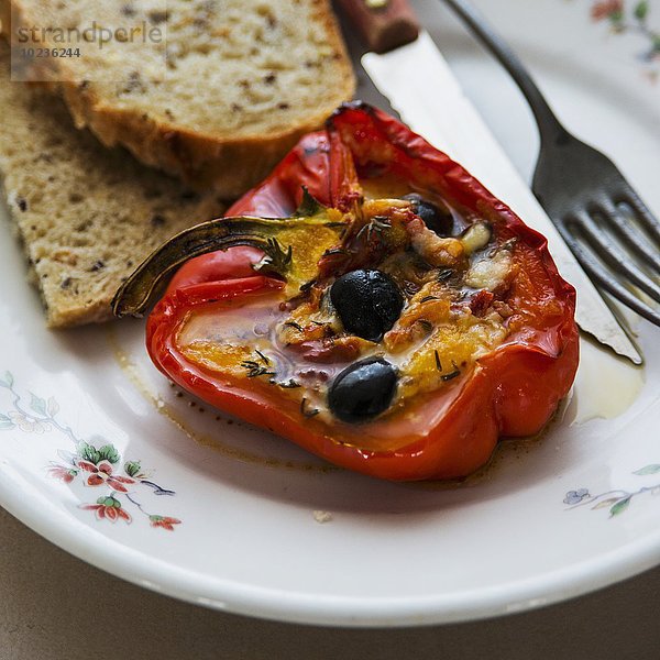 Paprika gefüllt mit Oliven & Fetakäse