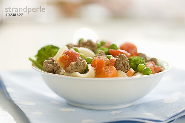 Muschelnudeln mit Rinderhack  Karotten  Erbsen  Brokkoli & Tomaten