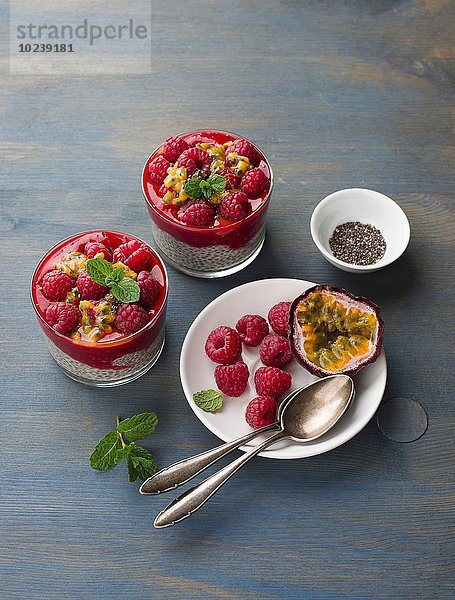 Chia-Pudding mit Himbeeren und Passionsfrucht