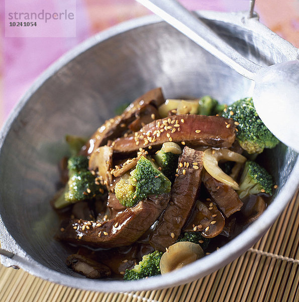 kochen Wok Broccoli Sesam Samen Rindfleisch Rind
