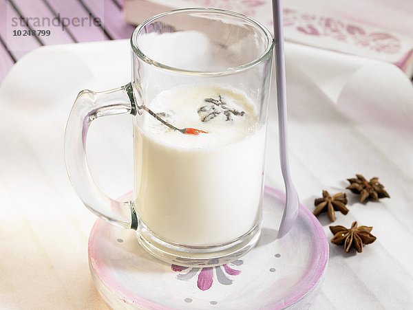 sternförmig Piment Kokosnuss Vorbereitung Anis Milch