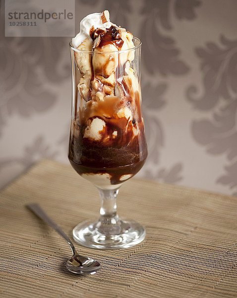 Eis Schokolade Mandel Eisbecher Sahne