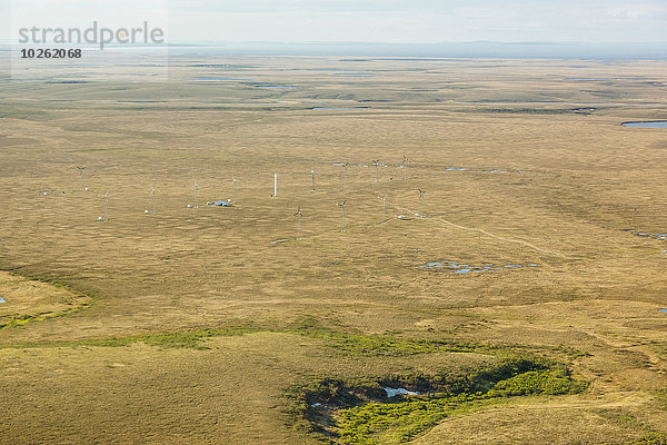 Windturbine Windrad Windräder Sommer Ansicht Kotzebue Alaska Luftbild Windpark Fernsehantenne
