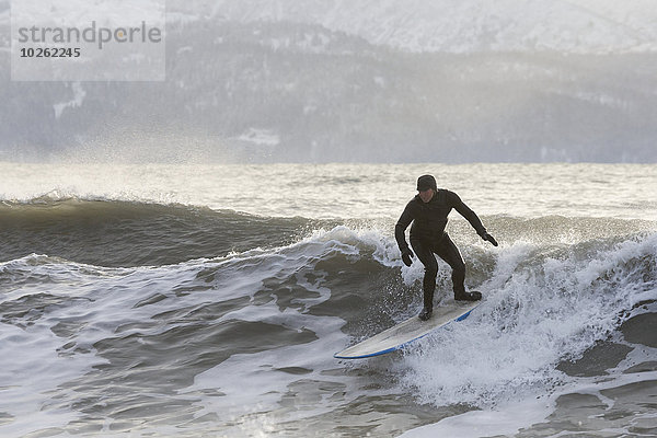 Winter Mensch Kenai-Fjords-Nationalpark Wellenreiten surfen Kenai-Halbinsel