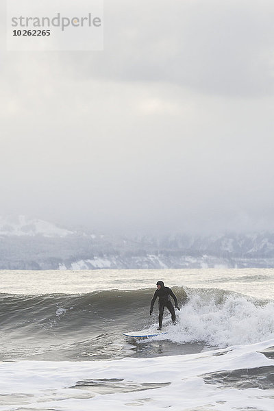 Winter Mensch Kenai-Fjords-Nationalpark Wellenreiten surfen Kenai-Halbinsel