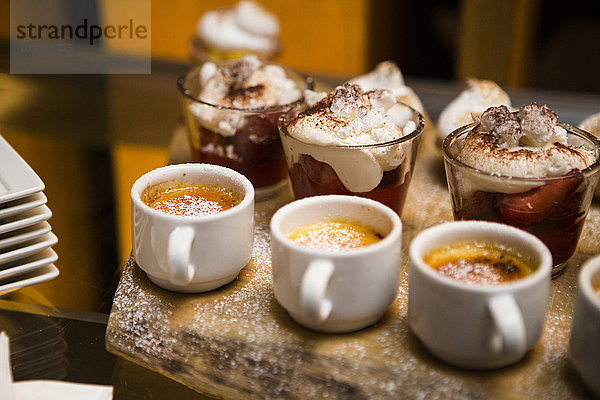 Hochzeit grüßen Dessert rühren Sahne