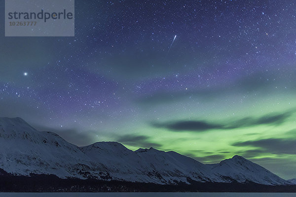 Vereinigte Staaten von Amerika USA Berg folgen über See Kenai-Fjords-Nationalpark Polarlicht Chugach National Forest Meteor