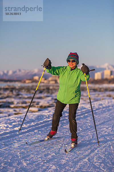 überqueren Frau folgen Hispanier Küste Close-up Skisport Kreuz