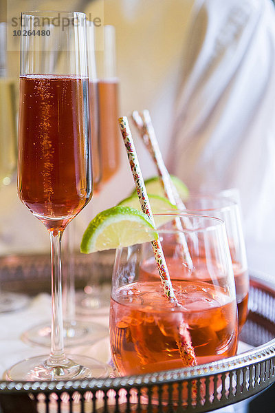 geben Close-up Cocktail pink Tablett Champagner