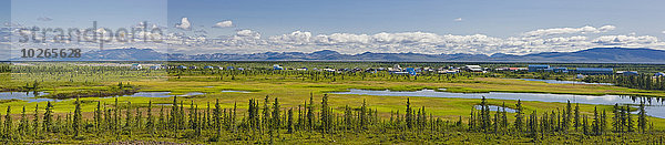 Panorama Berg Sommer Hintergrund Dorf Ansicht umgeben Feuchtgebiet Noatak Alaska