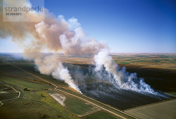 Vereinigte Staaten von Amerika USA nahe Getreide Landwirtschaft Feld verbrannt Ansicht Stoppelfeld Luftbild Fernsehantenne Colorado