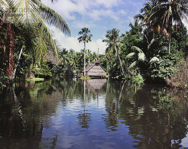 Wohnhaus Fluss Papua-Neuguinea