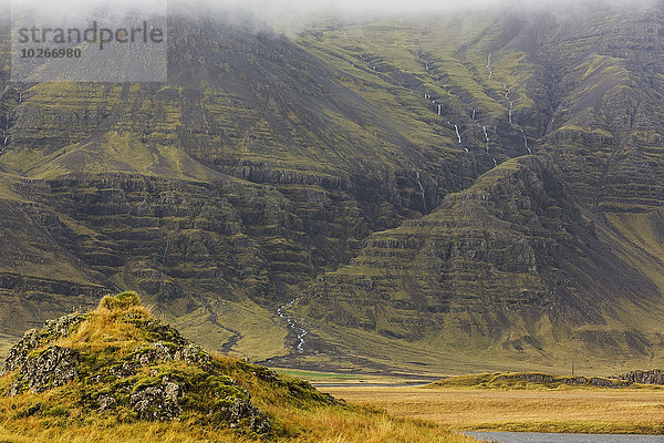 Berg rennen Regen Wasserfall vorwärts Büfett schwer Island