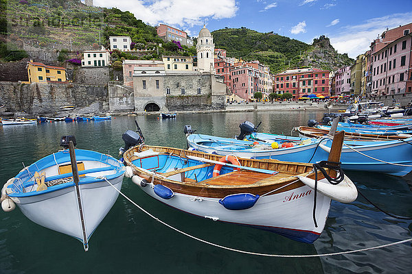 Hafen Boot bunt Italien Ligurien Vernazza