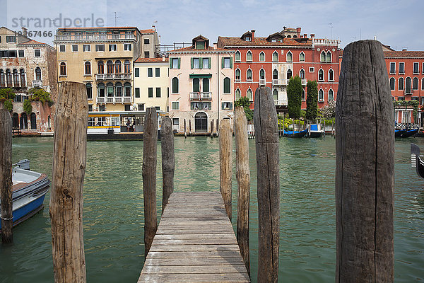 Gebäude Ehrfurcht bunt Dock Italien Venedig