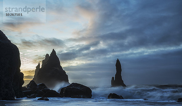 nahe groß großes großer große großen Vík í Mýrdal Island Wellen brechen