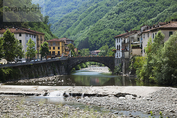 Dorf Alpen Landschaftlich schön landschaftlich reizvoll Italien Lucca Toskana