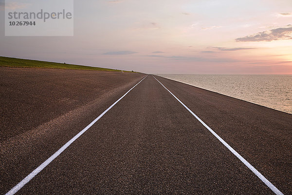 gebraucht Landstraße heben Markierung Fahrrad Rad Niederlande Flut Deich Wachmann Nordsee