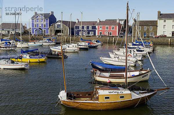 Hafen Gebäude Boot bunt Ceredigion Wales