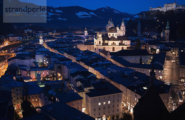 Dach Kuppel Palast Schloß Schlösser Geschichte Kathedrale Österreich Abenddämmerung Salzburg