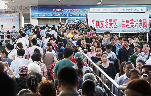 nehmen Fähre Tourismus Insel China Menschenmenge Xiamen