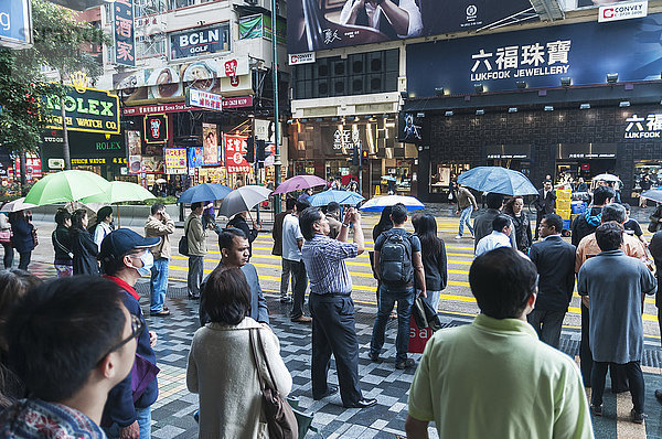 Herrenhaus Fernverkehrsstraße frontal vorwärts Fußgänger China Hongkong