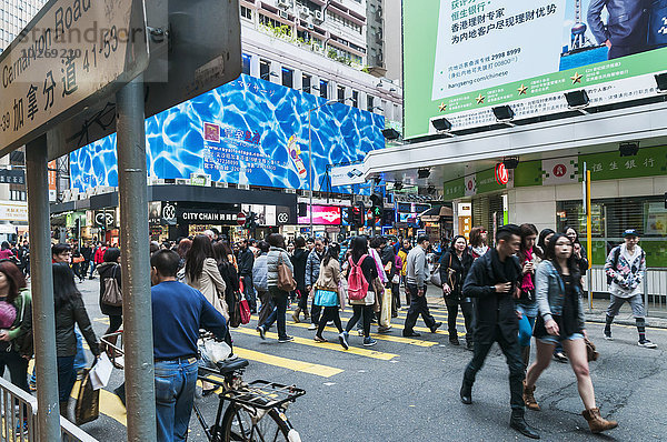 überqueren Fernverkehrsstraße Fußgänger China Hongkong