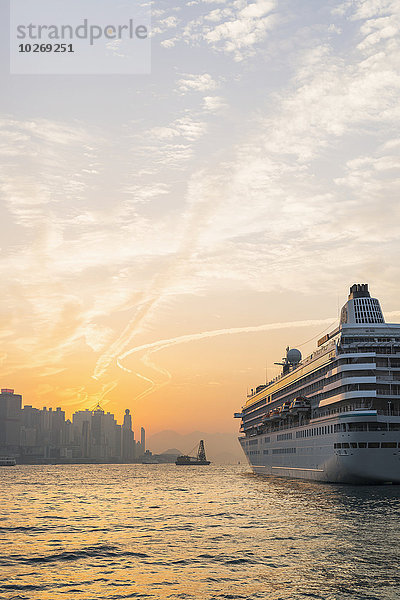 Hafen Sonnenuntergang Schiff Kreuzfahrtschiff China Hongkong