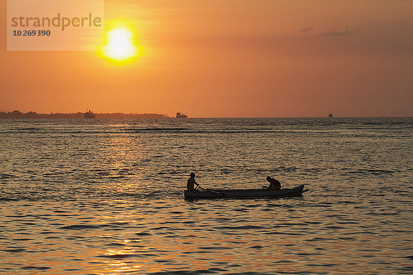 Dili Hauptstadt Mann Sonnenuntergang Boot