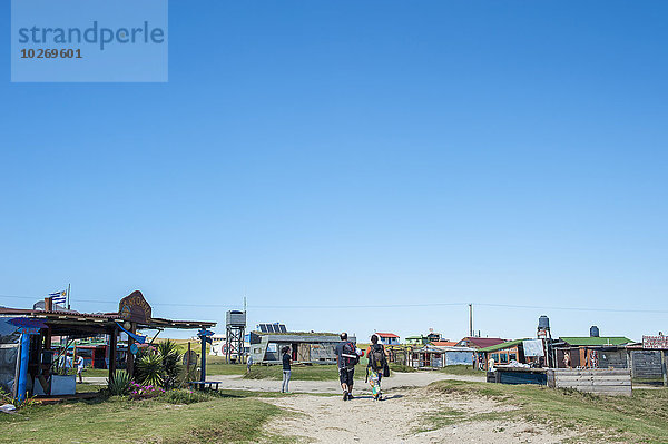 gehen Gebäude Weg Küste Sand Fußgänger Uruguay