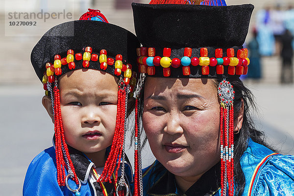 Frau Tradition Junge - Person Quadrat Quadrate quadratisch quadratisches quadratischer Kleidung Kleid Mongolei
