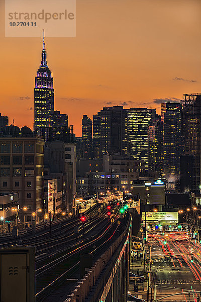 Farbaufnahme Farbe New York City Amerika Fest festlich Gebäude Hintergrund Verbindung Neujahrstag Silvester Queens