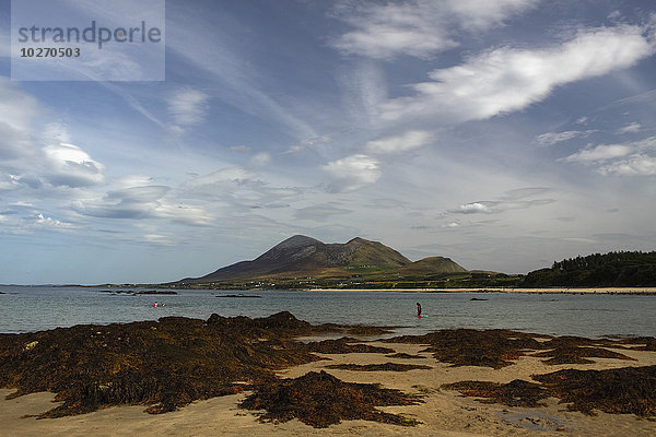 Berg Strand ungestüm Ansicht Atlantischer Ozean Atlantik Irland alt Weg