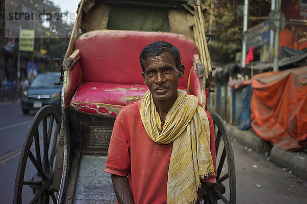 Rikscha-Fahrer; Kolkata  Westbengalen  Indien