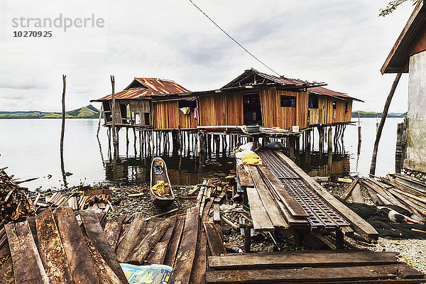 Stelzenhäuser auf Pulao Asei  Insel im Sentani-See  Papua  Indonesien
