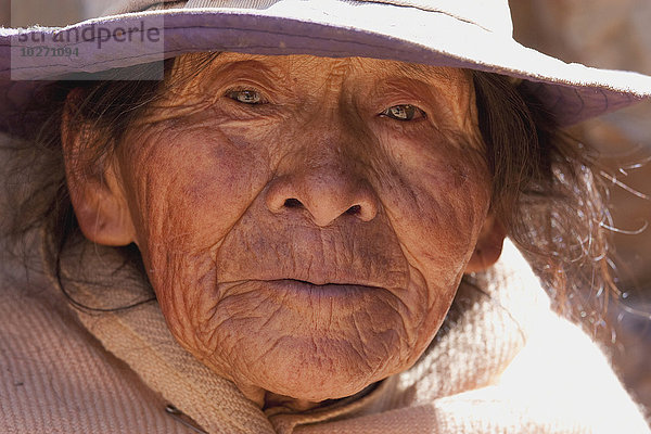 Alte Tarabuco-Frau  indigene Gemeinschaft Jatun Yampara  Departement Chuquisaca  Bolivien