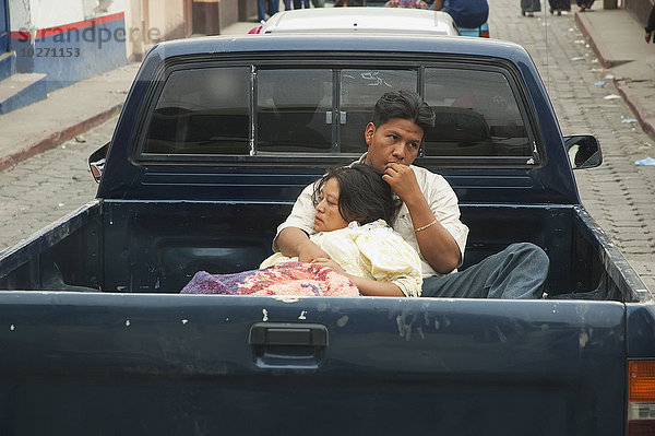 Maya-Paar in einem Lastwagen - Solol